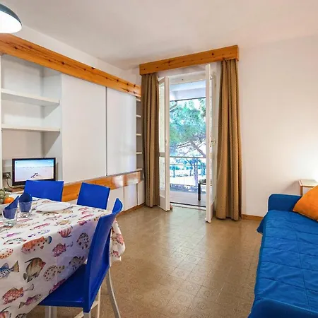 Stunning In Li With 1 Bedrooms